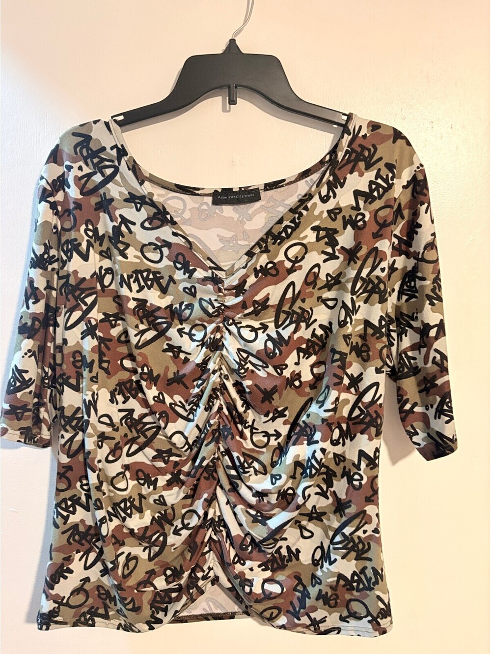 Trendy XL Graffiti Camo Print Ruched Front Top – Urban Chic Vibes!